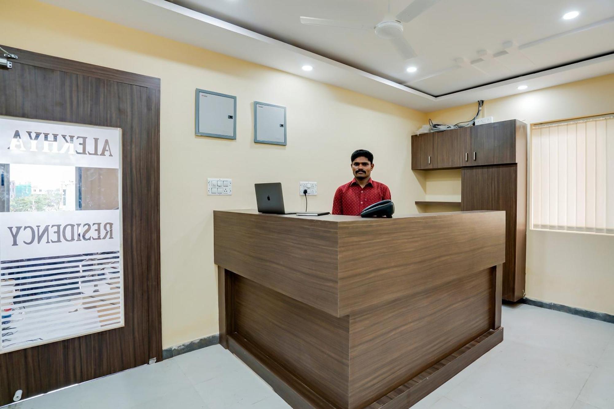 Hotel O Alekhya Residency Cafe Bahar Sururnagar Kültér fotó