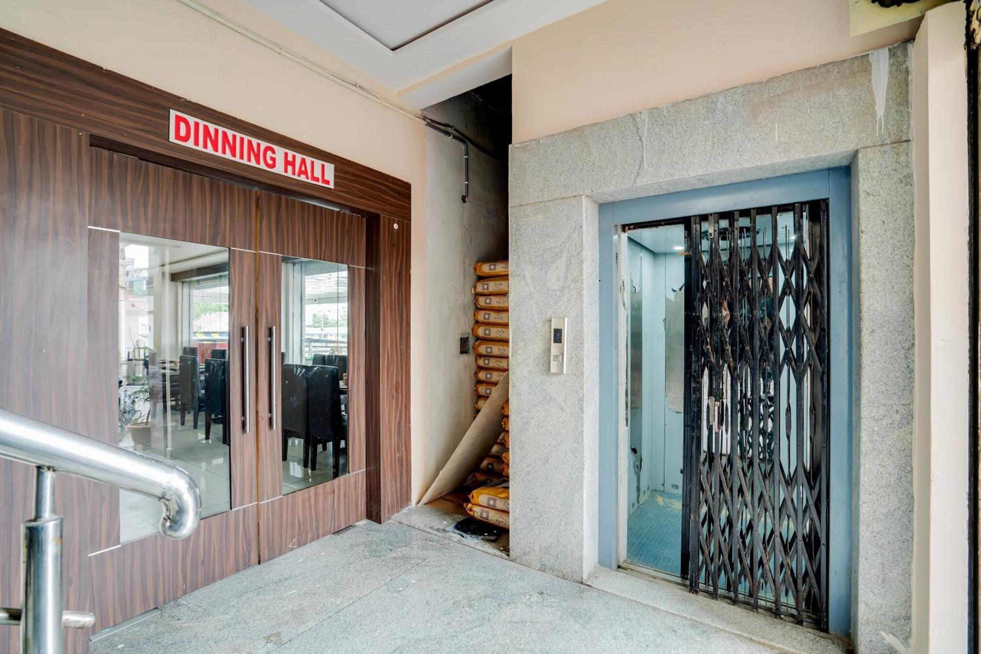 Hotel O Alekhya Residency Cafe Bahar Sururnagar Kültér fotó